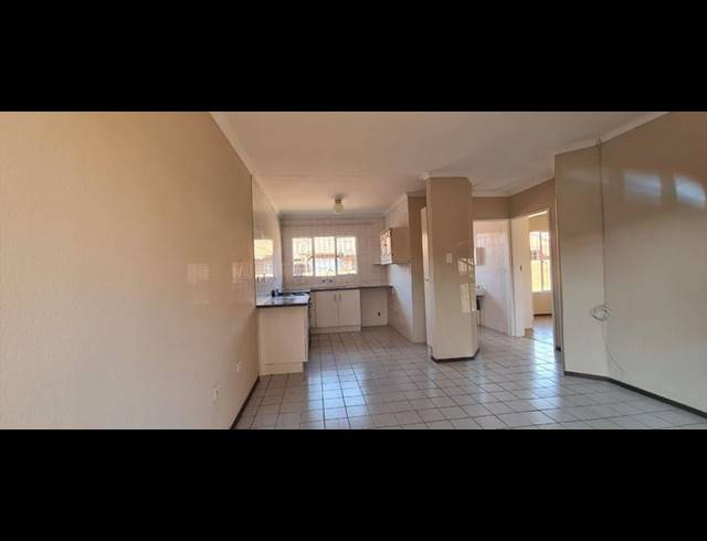 2 BEDROOM TOWNHOUSE FOR SALE IN TERENURE
